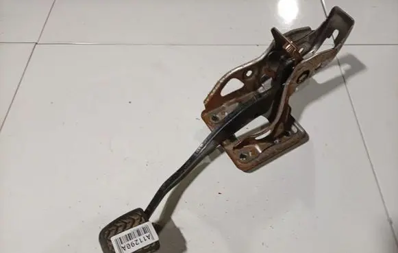 Toyota Corolla Verso AR10 Brake pedal 
