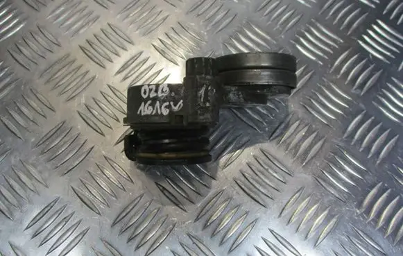 Opel Zafira B Engine mounting bracket