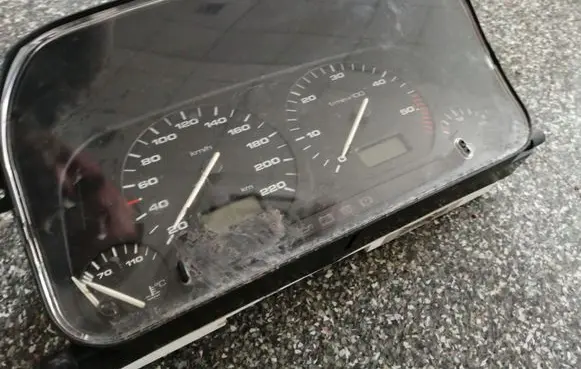 Volkswagen Golf III Speedometer (instrument cluster) 1H6919033M