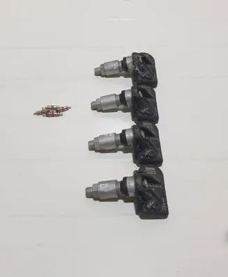 BMW 1 F40 Tire pressure sensor 6877936 228BF4D8 04102144