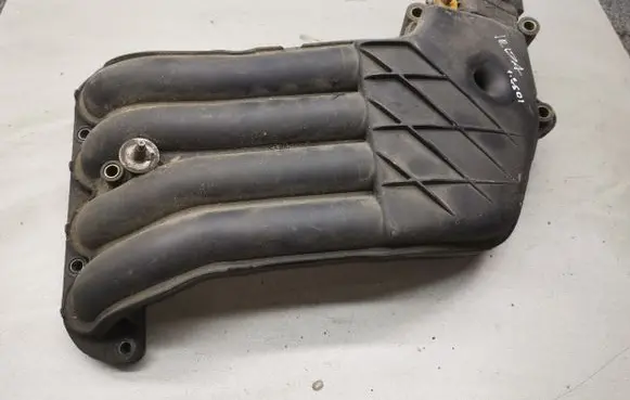 Volkswagen Golf IV Intake manifold 038129713H 038129712