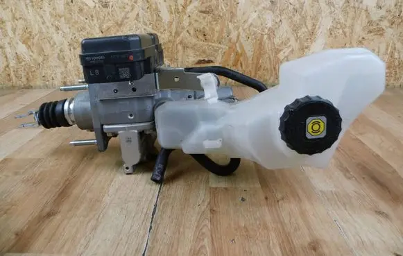 Toyota C-HR I Master brake cylinder 4721010270