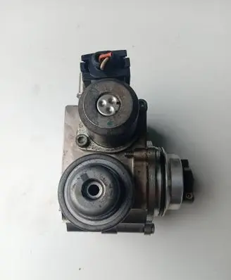 Peugeot 208 I Fuel injection high pressure pump 9819938580