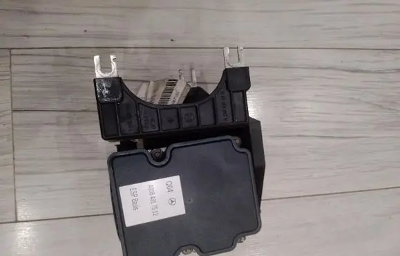 Mercedes-Benz A W176 ABS Pump A0084317512