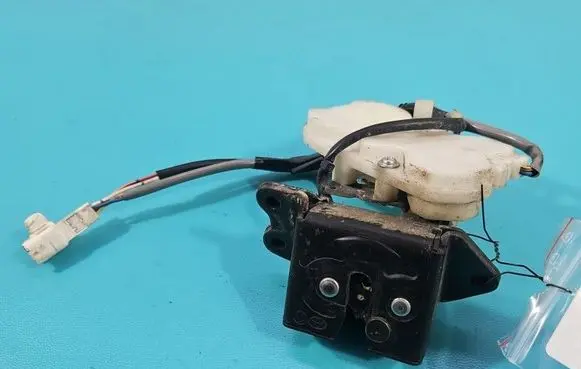 Toyota Avensis Verso Tailgate/trunk/boot lock/catch/latch IMPRK1543502