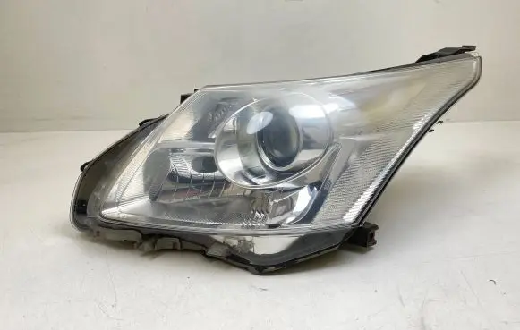 Toyota Avensis T270 Headlight/headlamp