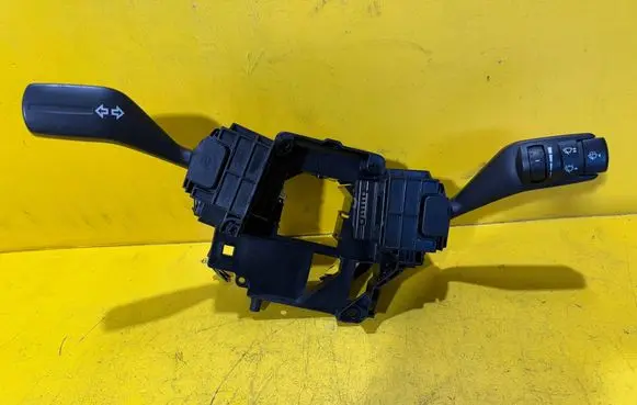 Ford Focus Other switches/knobs/shifts 4m5t13n064gh