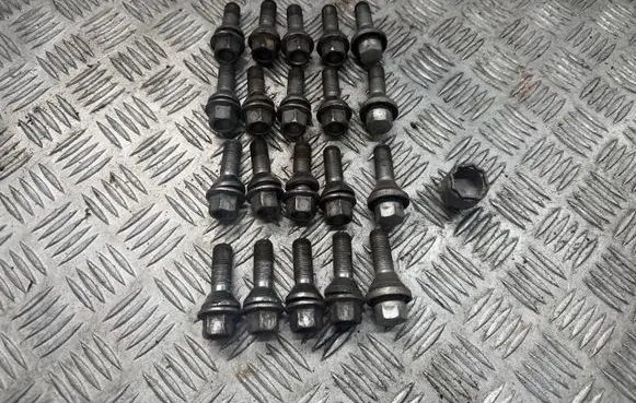 Volvo XC60 Anti-theft wheel nuts and lock
