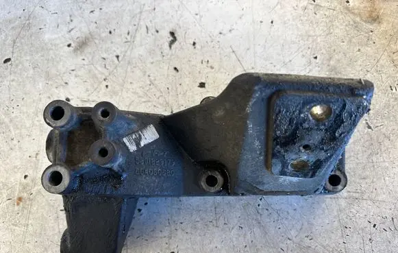 Iveco Daily 6th gen Engine mounting bracket 504050580 5B01829179