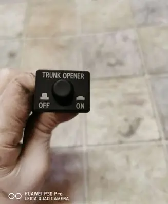 Tailgate opening switch