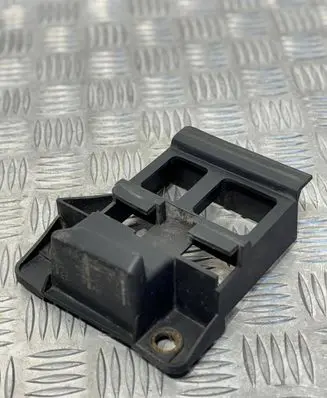Mercedes-Benz Sprinter W901 W902 W903 W904 Front bumper mounting bracket A9068850263