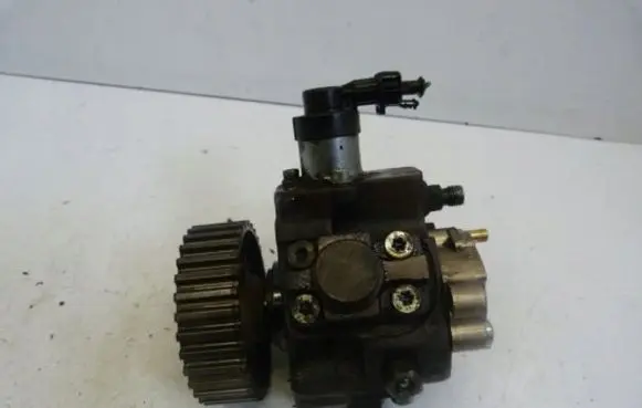 Ford Focus Fuel injection high pressure pump 0445010102