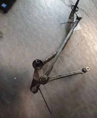 Nissan Qashqai Front wiper linkage 