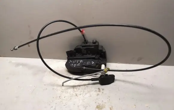 Nissan Note (E11) Front door lock