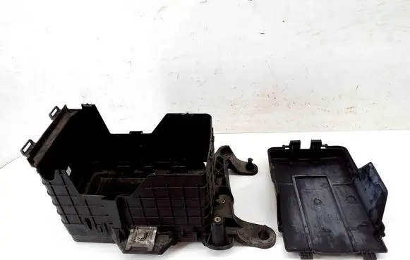 Battery box tray