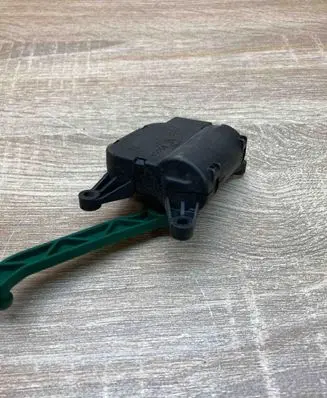 Audi A4 S4 B6 8E 8H Air flap motor/actuator 8E1820511B 663090B