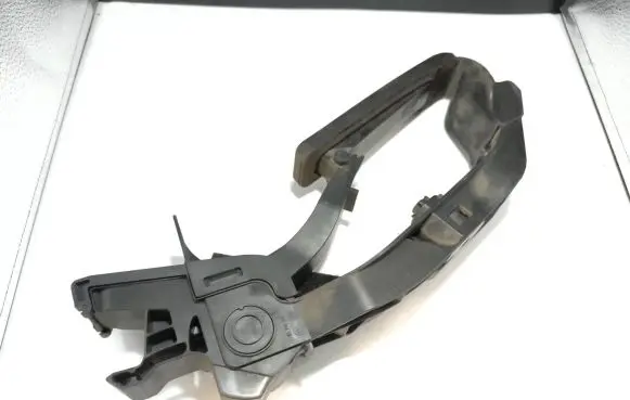 Mercedes-Benz E W211 Accelerator throttle pedal A2113000604