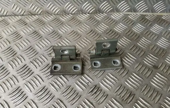 Rear door hinge set