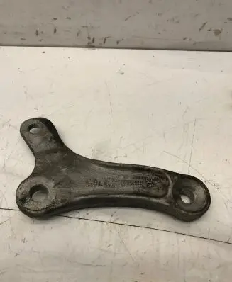 BMW 5 E60 E61 Sway bar bush bracket, front 6758527