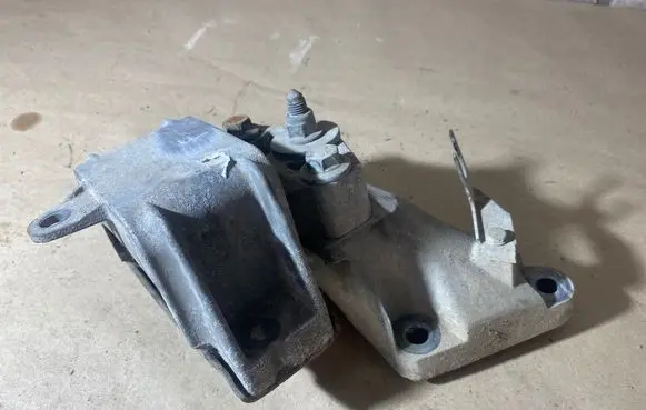 Volkswagen Sharan Engine mount bracket 1J0199555 7M3399135A