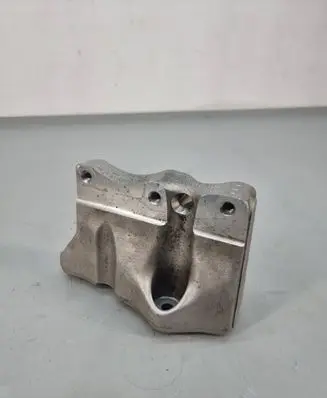 BMW 1 F40 Engine mounting bracket 8511299