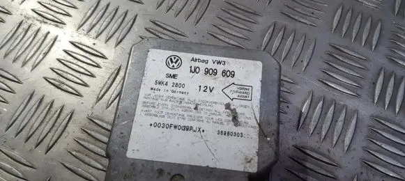 Volkswagen Golf IV Airbag control unit/module 1j0909609 5wk42800