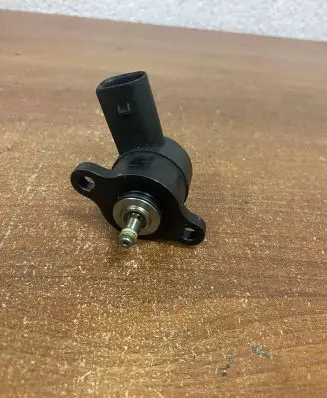 Mercedes-Benz E W210 Fuel pressure regulator A6110780149 E1642