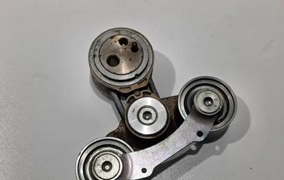 Volvo V60 Generator/alternator belt tensioner 31339090