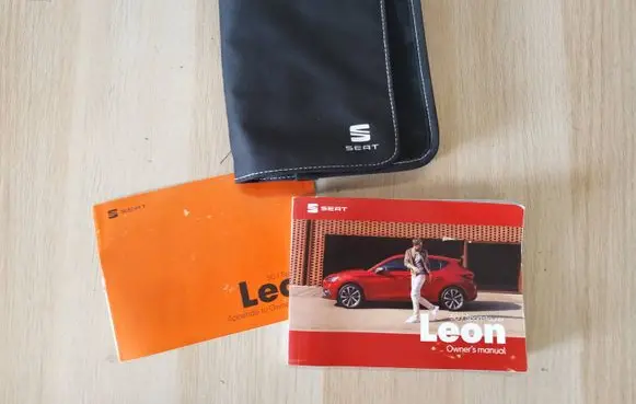 Seat Leon IV Owners service history hand book 