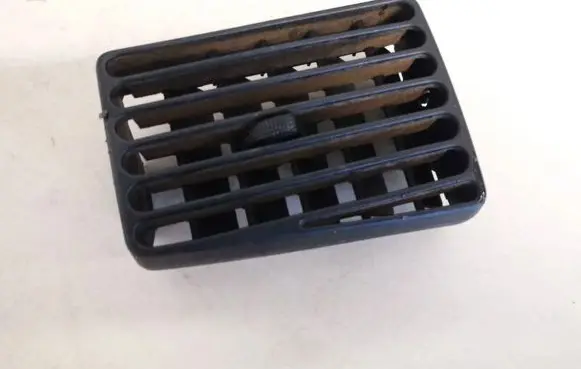 Volkswagen PASSAT B4 Dash center air vent grill 3a1819755