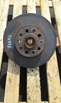 Volkswagen Golf V Front wheel hub