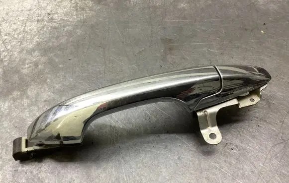 Honda CR-V Front door exterior handle