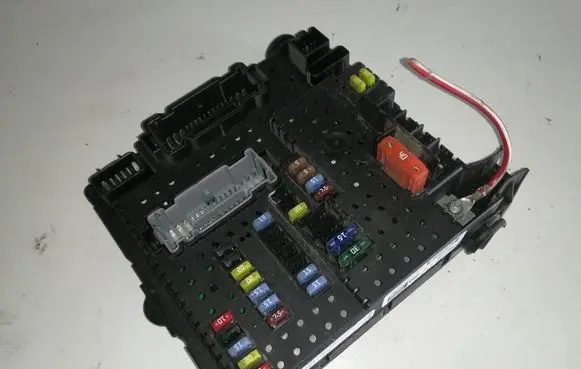 Volvo V70 Fuse module 8676391