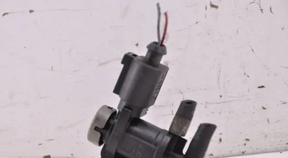 Audi Q5 SQ5 Turbo solenoid valve 1K0906283A