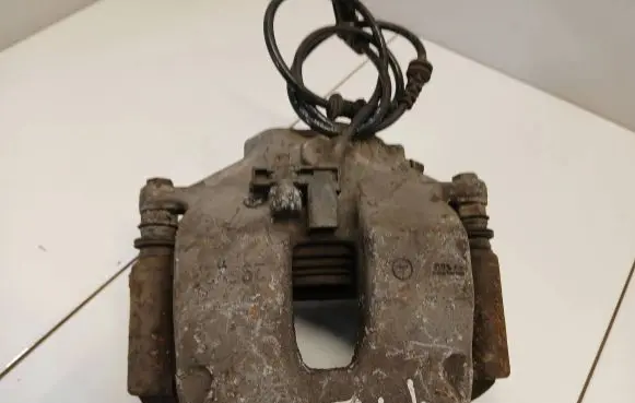 Mercedes-Benz C W204 Front brake caliper
