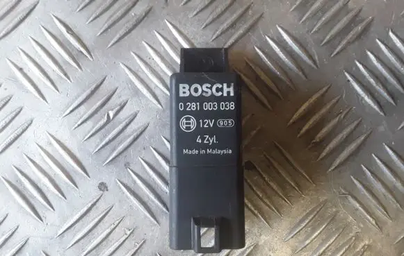 Skoda Superb B5 (3U) Glow plug pre-heat relay 038907281D 0281003038