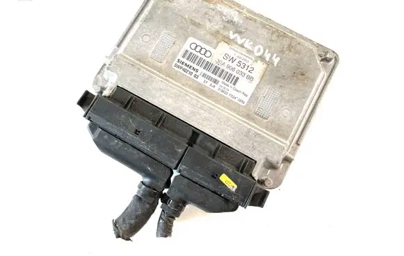 Audi A3 S3 8L Engine control unit/module 06A906033BB 5WP4021003