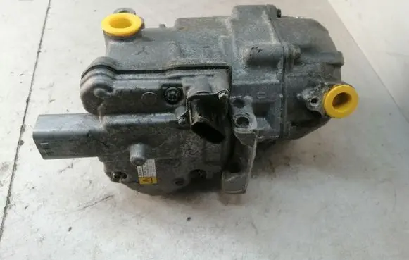 Toyota Auris E180 Air conditioning (A/C) compressor (pump) 0422001032 01402