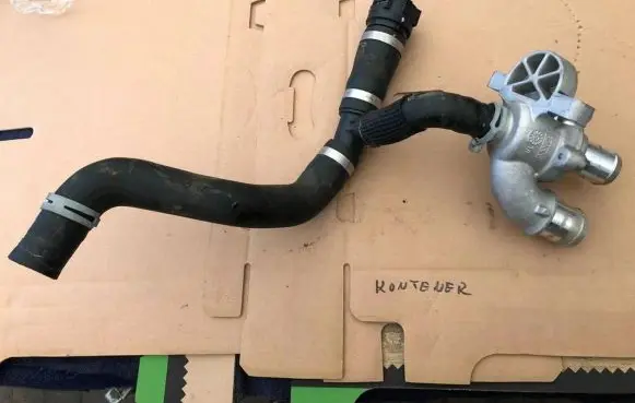 Thermostat/thermostat housing