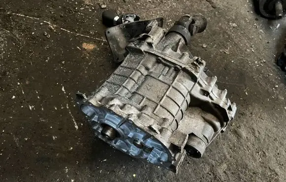 Gearbox transfer box case