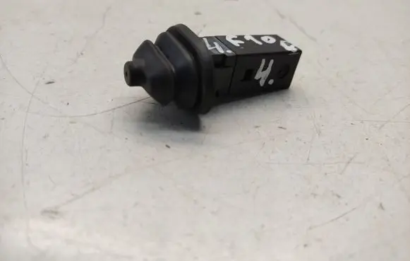 BMW 5 F10 F11 Fuel tank opening switch 8228939