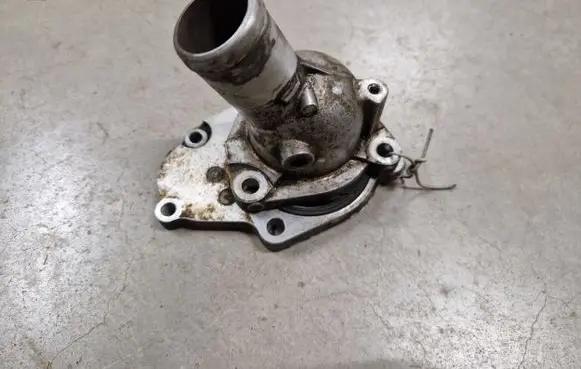 Mitsubishi L200 Thermostat housing 