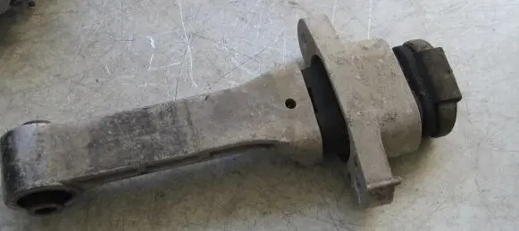 KIA Sportage Engine mount bracket 21957D9000