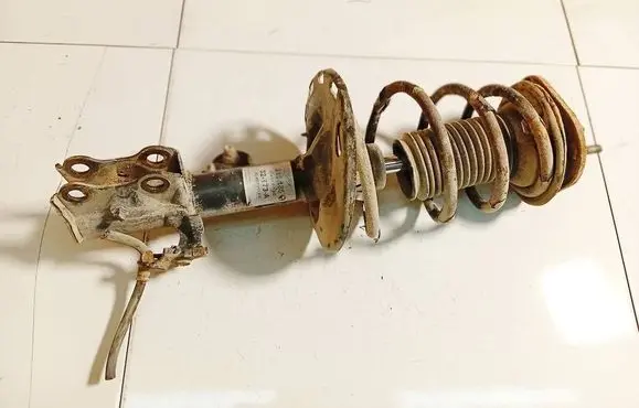 Toyota Avensis T270 Front shock absorber/damper 315185 824903011412