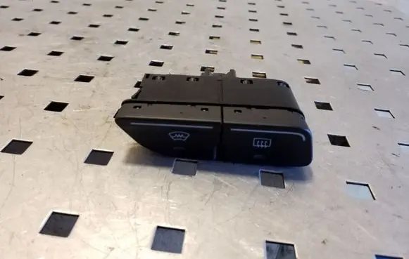 Ford Focus Windscreen/window heater switch AM5T18K574
