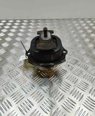Engine mount bracket
