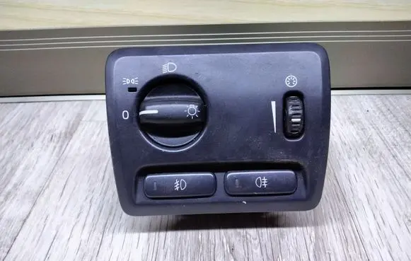 Volvo V70 Light switch 30739312