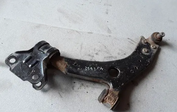 Ford Focus Front lower control arm/wishbone 1866073