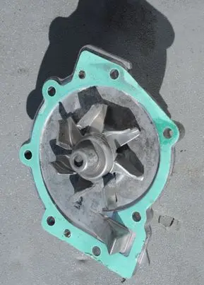 Volvo V40 Water pump 31368420 CZ18W503