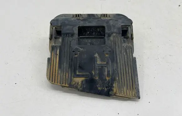 Toyota Hilux VIII Quarter panel pressure vent 629980K110